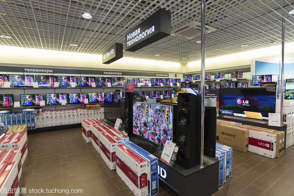 希姆基,俄罗斯-2015 年 12 月 22 日。Mvideo 大型连锁电视商店销售的电子产品和家用电器