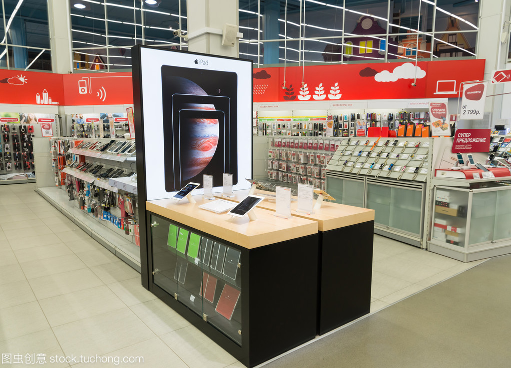 希姆基,俄罗斯-2 月 13 日。2016.室内埃尔多拉多是大型连锁店销售电子产品